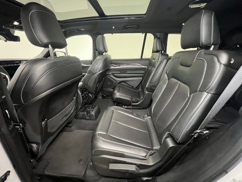 Used 2024 Jeep Grand Cherokee L Limited w/ Luxury Tech Group II image 5