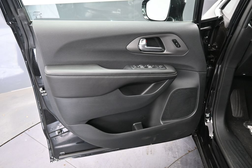 New 2027 Chrysler Pacifica Select w/ Family Tech Group FWD image 13