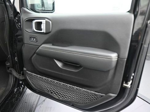 Used 2023 Jeep Wrangler Unlimited Sahara w/ Cold Weather Group AWD/4WD image 21
