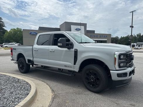 New 2026 Ford F250 Lariat w/ Black Appearance Package AWD/4WD image 2