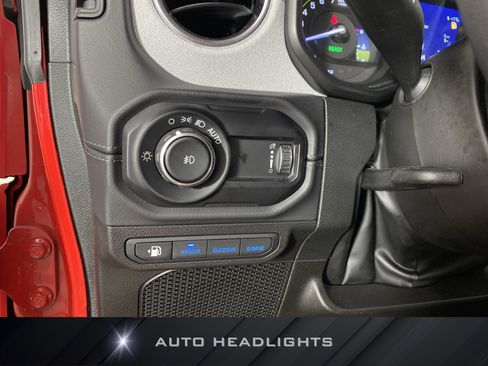 Used 2025 Jeep Wrangler Unlimited Sahara w/ Safety Group AWD/4WD image 25
