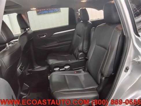 Used 2019 Toyota Highlander XLE AWD/4WD image 13