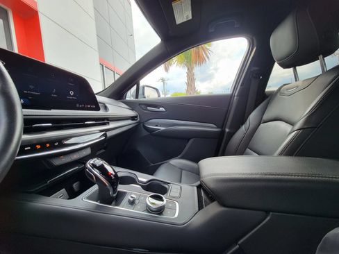 Used 2025 Cadillac XT4 Premium Luxury FWD image 15