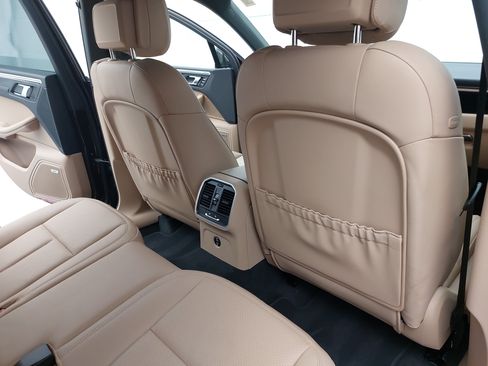 Certified 2026 Porsche Macan AWD/4WD image 13