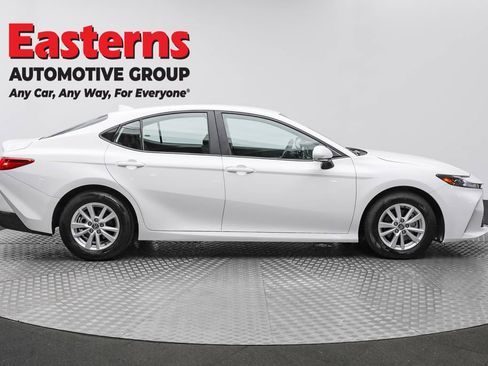 Used 2025 Toyota Camry LE image 4