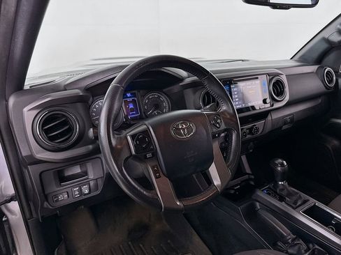 Used 2017 Toyota Tacoma TRD Sport w/ Tow Package RWD image 10