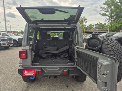 Used 2023 Jeep Wrangler Unlimited Rubicon 4xe w/ Cold Weather Group AWD/4WD image 14