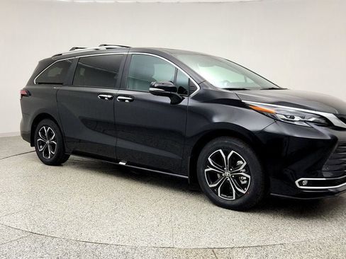 Used 2026 Toyota Sienna Platinum AWD/4WD image 3