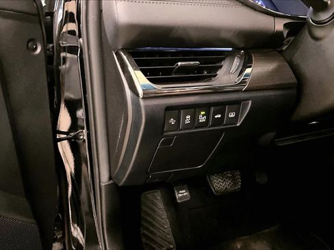 Used 2017 Toyota Avalon Limited FWD image 30