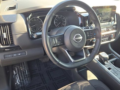Used 2025 Nissan Pathfinder SV AWD/4WD image 26