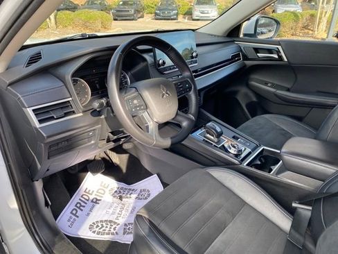 Used 2024 Mitsubishi Outlander SE image 11