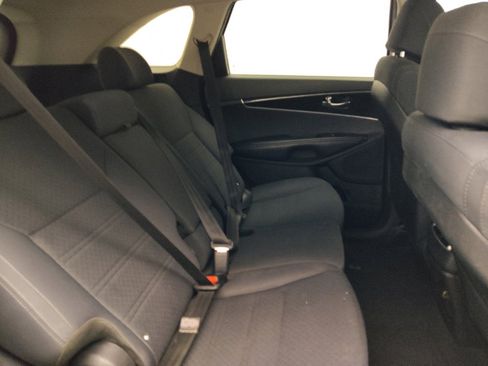 Used 2017 Kia Sorento L FWD image 19
