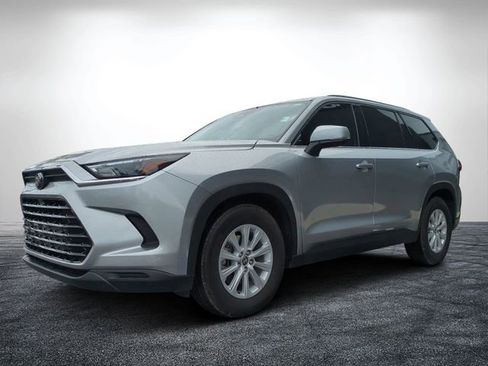 Used 2025 Toyota Grand Highlander FWD image 8