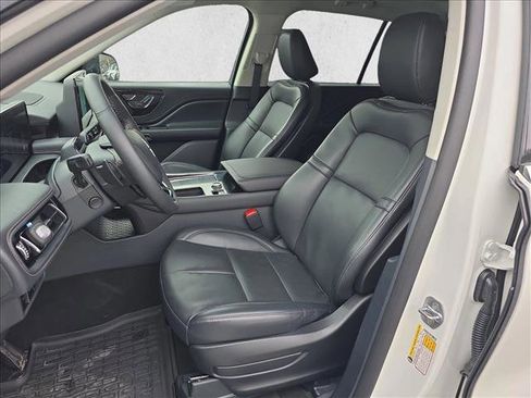 Used 2025 Lincoln Aviator AWD w/ Equipment Group 101A image 15