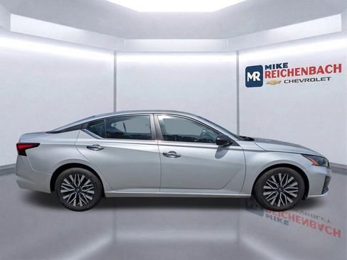 Used 2024 Nissan Altima 2.5 SV image 3