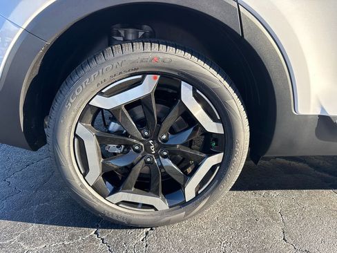 New 2025 Kia Telluride EX w/ EX Captain's Chair Package image 17