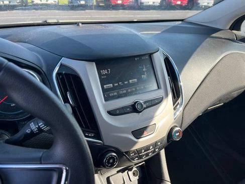 Used 2017 Chevrolet Cruze LS FWD image 17