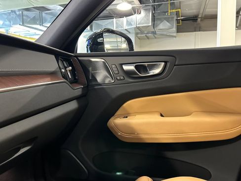 Certified 2023 Volvo XC60 T8 Ultimate w/ Climate Package AWD/4WD image 19