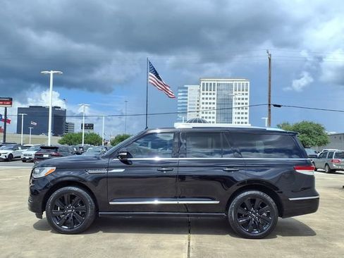 Certified 2022 Lincoln Navigator Reserve AWD/4WD image 21