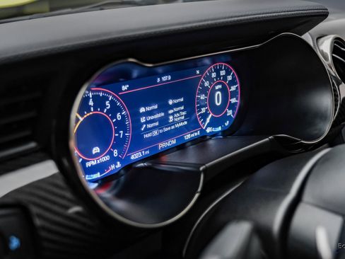 Used 2021 Ford Mustang Shelby GT500 w/ Carbon Fiber Track Pack image 33