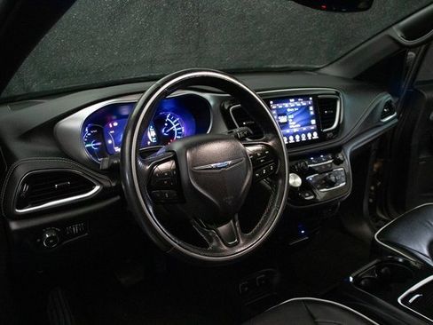 Used 2019 Chrysler Pacifica Limited w/ Advanced Safetytec Group image 24