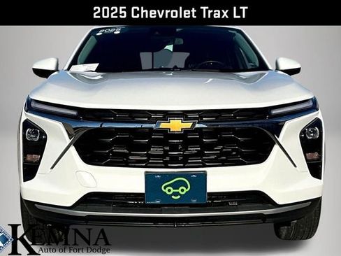 Used 2025 Chevrolet Trax LT w/ Driver Confidence Package FWD image 2