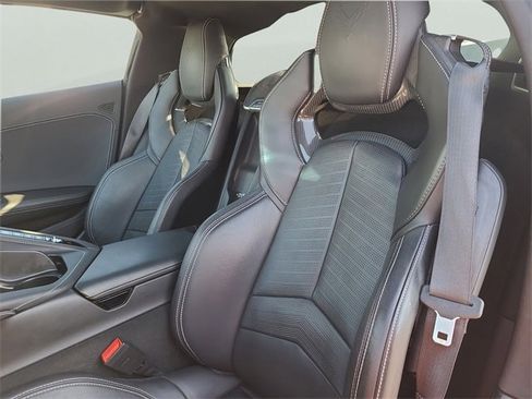 Used 2021 Chevrolet Corvette Stingray Preferred Cpe w/ Z51 Performance Package image 17