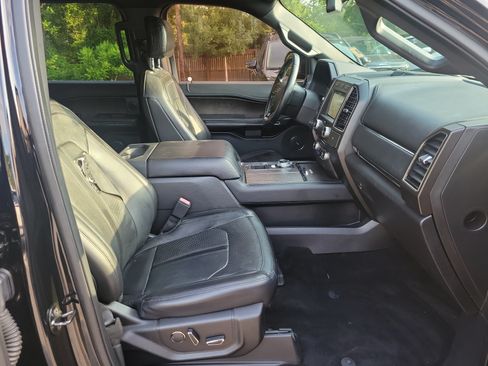 Used 2018 Ford Expedition Limited RWD image 7