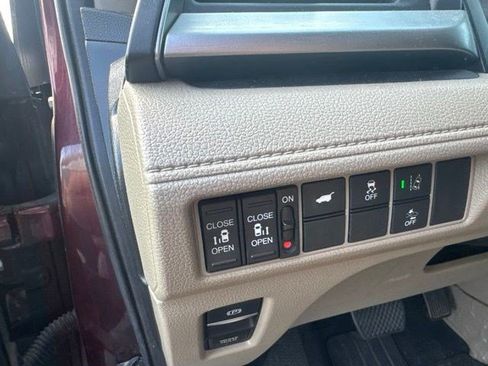 Used 2019 Honda Odyssey EX-L image 17