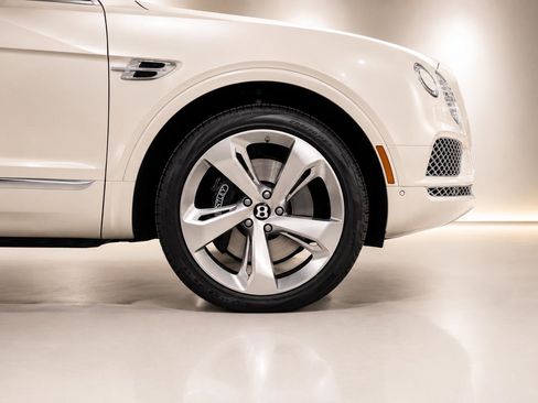 Used 2018 Bentley Bentayga AWD/4WD image 6