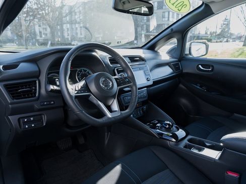 Used 2019 Nissan Leaf SV w/ SV Technology Package image 19