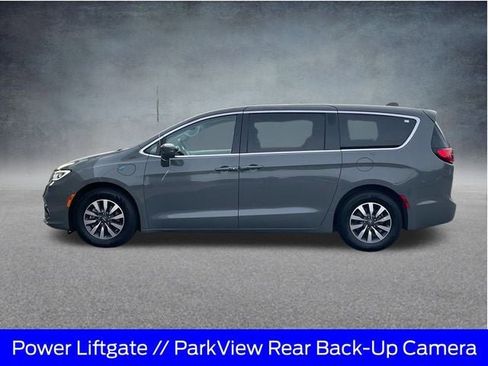 Used 2022 Chrysler Pacifica Touring-L image 7