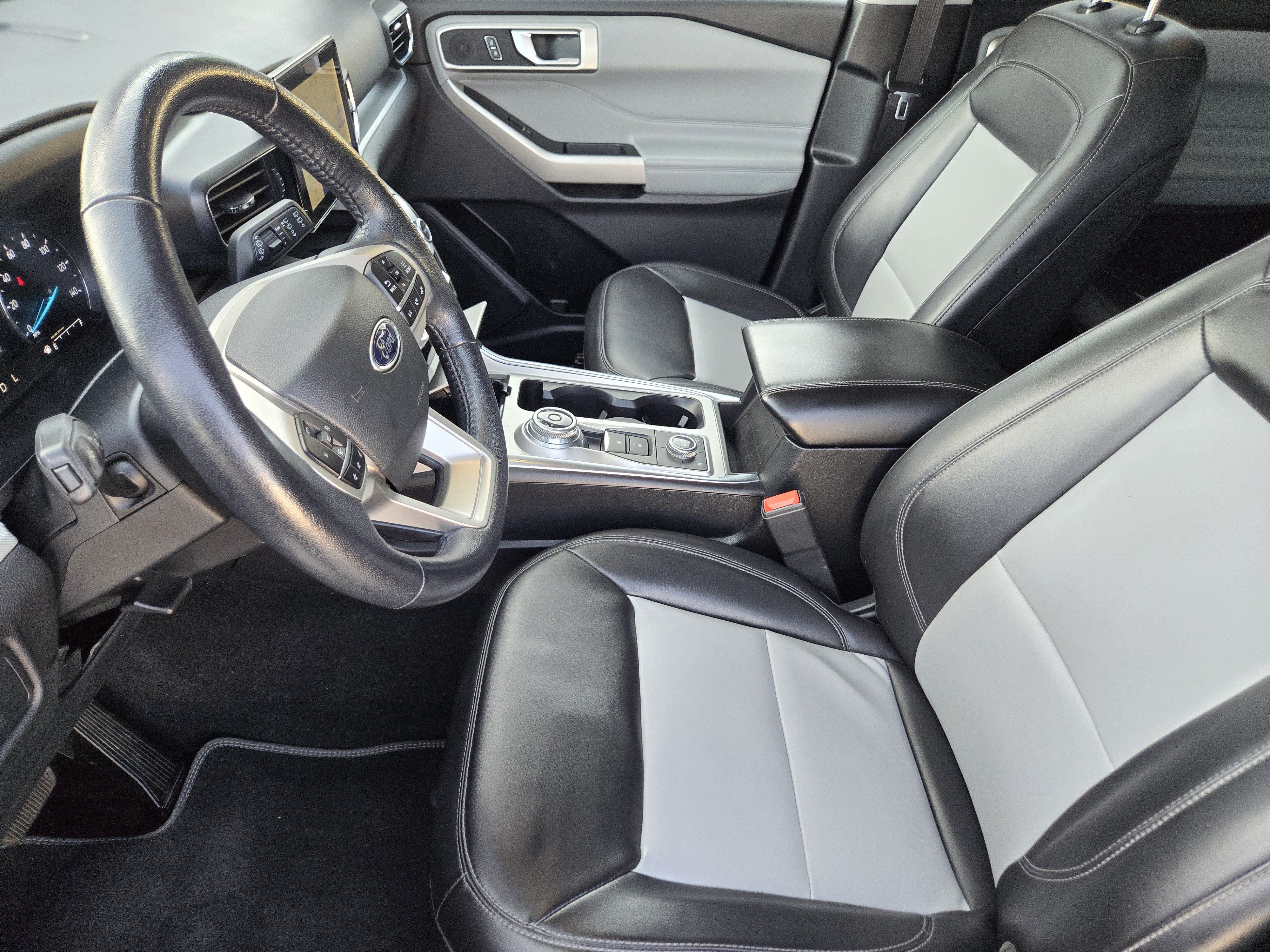 Used 2022 Ford Explorer XLT w/ Equipment Group 202A AWD/4WD image 15