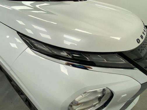 Used 2023 Mitsubishi Outlander SE Black Edition AWD/4WD image 11