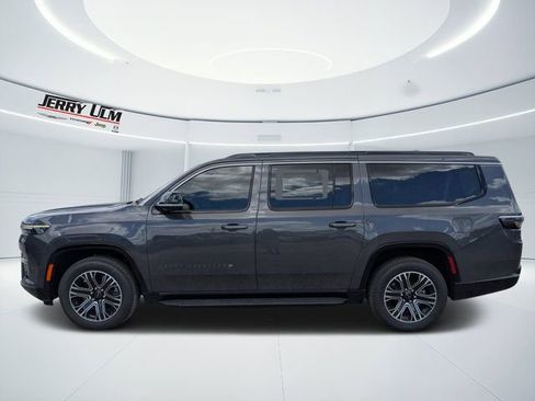 New 2026 Jeep Grand Wagoneer L 4WD w/ Premium Group I image 6