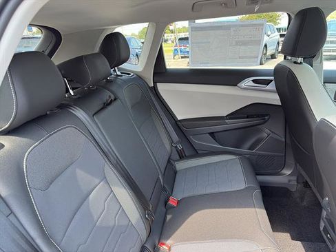 New 2025 Volkswagen Taos SE image 9