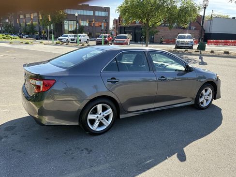 Used 2014 Toyota Camry SE FWD image 10