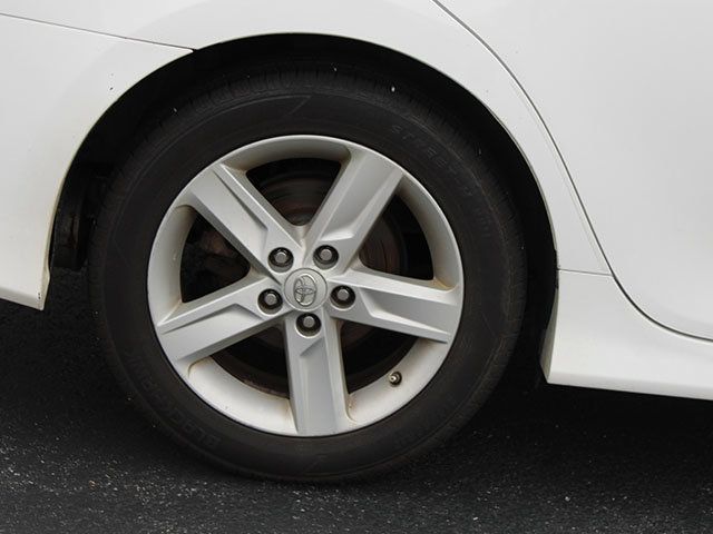 Used 2013 Toyota Camry SE FWD image 8
