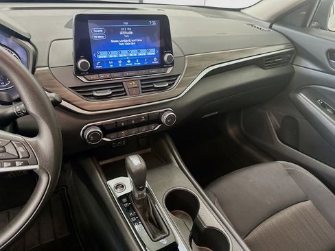 Used 2025 Nissan Altima 2.5 SV image 25