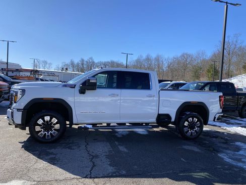 Used 2024 GMC Sierra 3500 Denali image 2