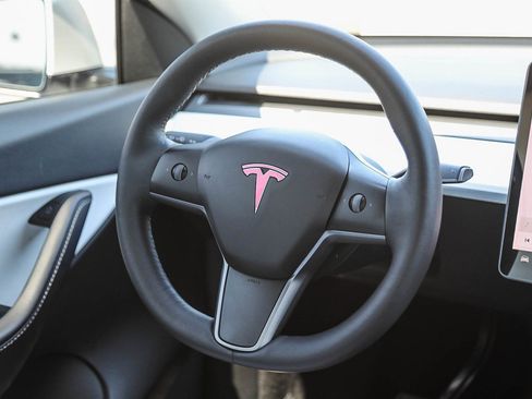 Used 2021 Tesla Model Y Long Range AWD/4WD image 15