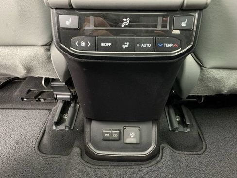 Used 2022 Toyota Highlander Platinum FWD image 33
