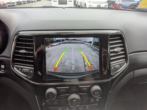 Used 2020 Jeep Grand Cherokee Altitude image 22