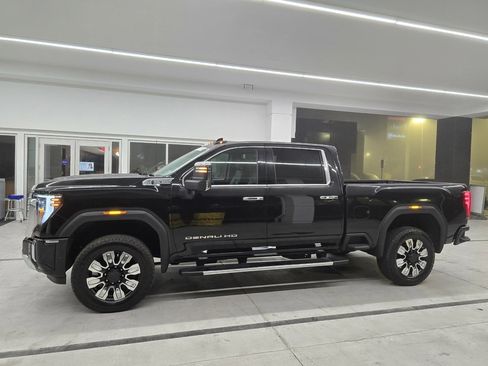 Used 2024 GMC Sierra 2500 Denali w/ Denali Reserve Package image 3