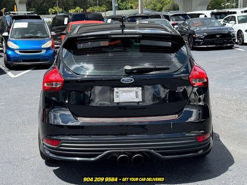 Used 2018 Ford Focus ST FWD image 4