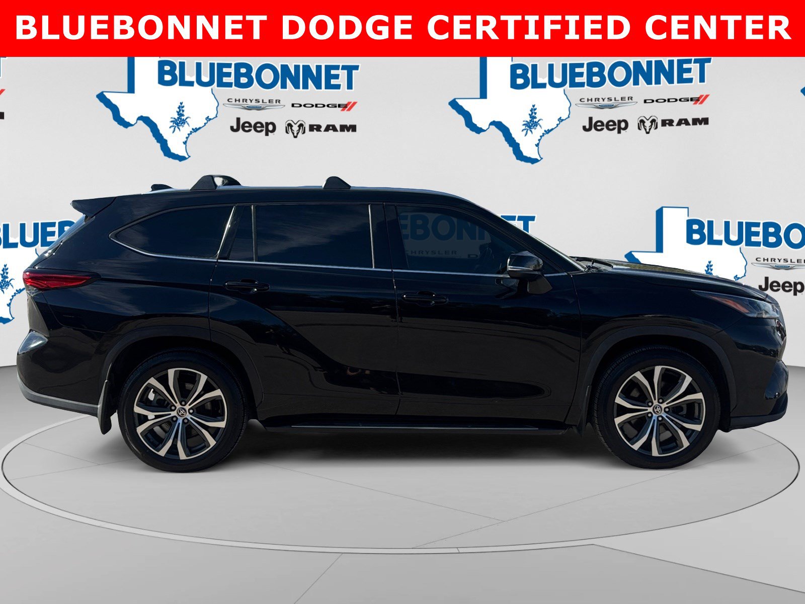 Used 2021 Toyota Highlander XLE FWD image 4