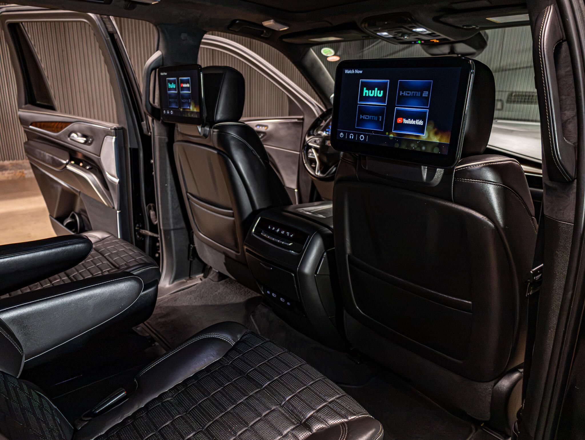 Used 2022 Cadillac Escalade Sport Platinum w/ LPO, ONYX Package AWD/4WD image 25