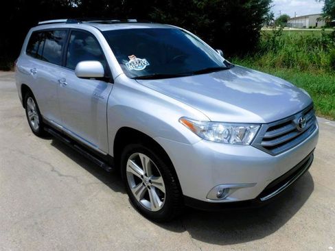 Used 2013 Toyota Highlander Limited FWD image 2