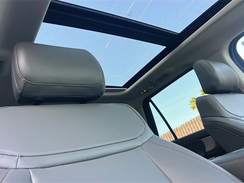 New 2025 Ford Expedition Active image 18