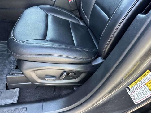 Used 2020 Ford Explorer XLT w/ Equipment Group 202A AWD/4WD image 20